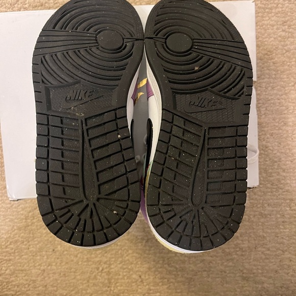 Women’s Air Jordan 1 Mid SE Multicolor - Picture 6 of 9